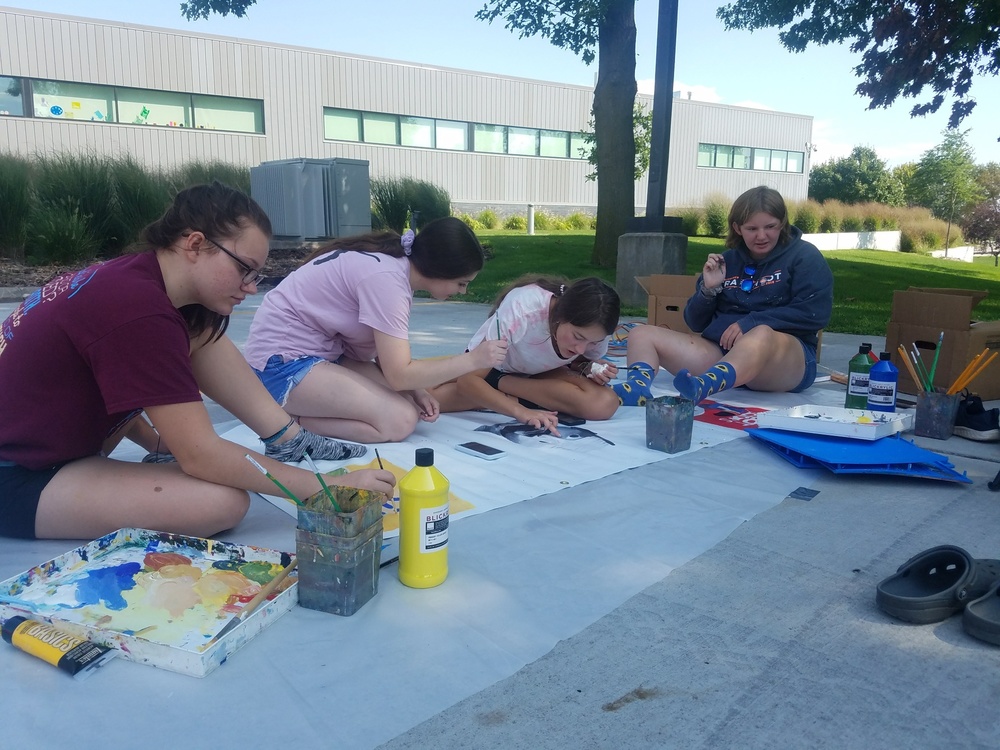 Art Students Participate in "Mural Day"